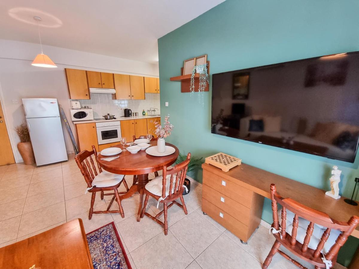 Dock Holiday Apartment Larnaca Extérieur photo